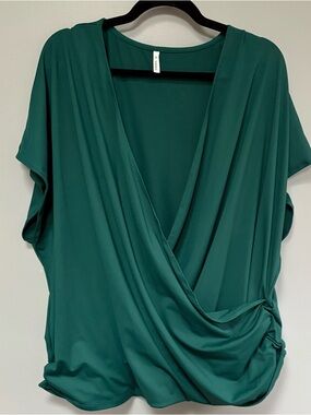 Halara Women’s V-Neck Wrap Short Sleeved Top Green Flowy Size 3X